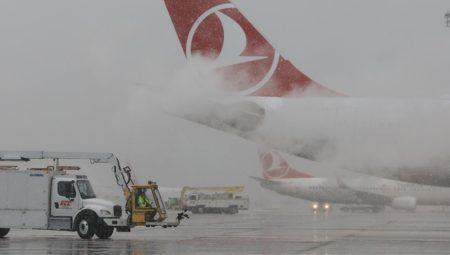 THY Depremden Etkilenenleri Tahliye Ediyor