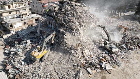 Emsal karar! Zelzelede yıkılan binalara ruhsat veren belediye liderlerine Yargıtay’dan makus haber